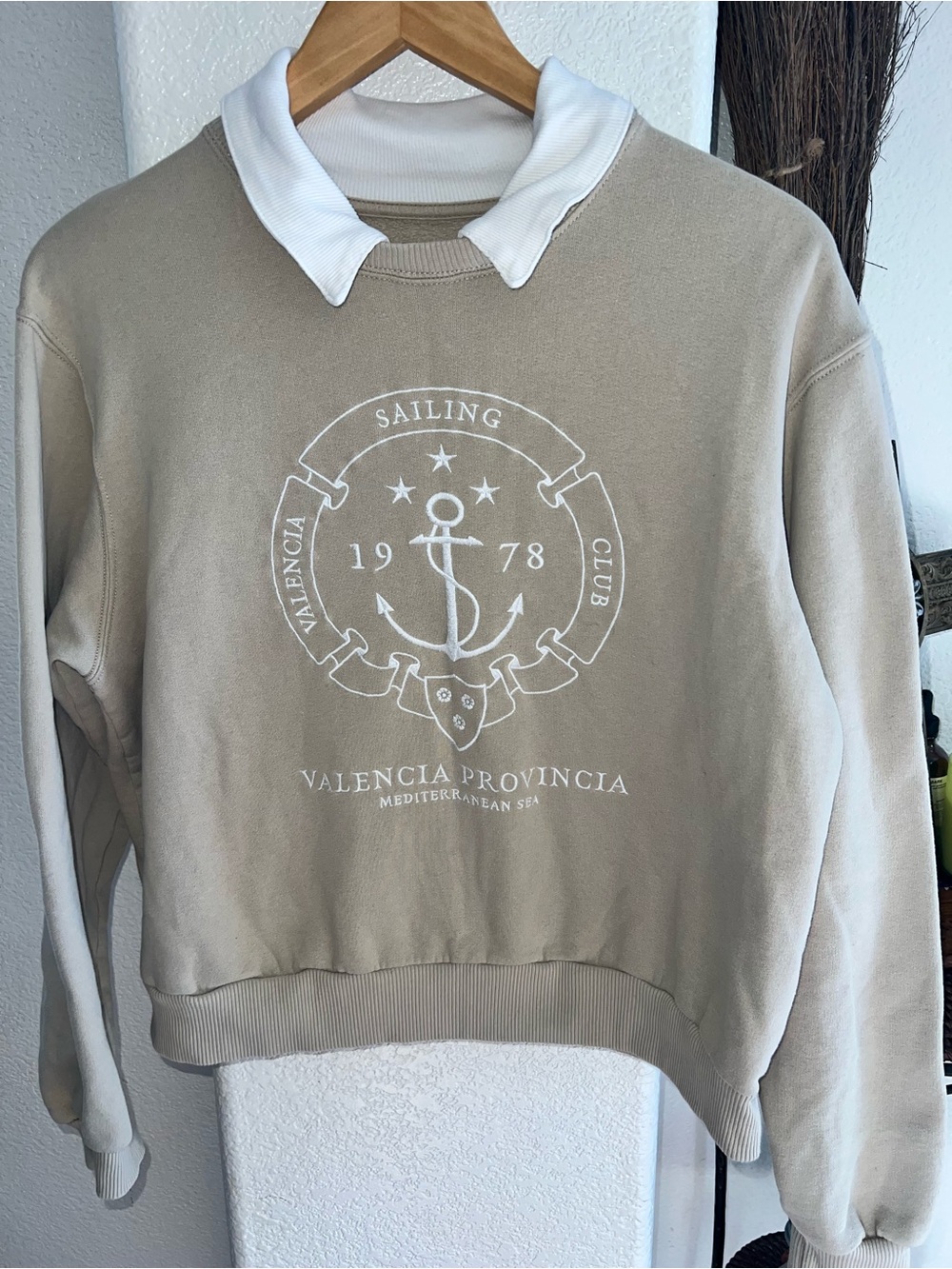 Hollister Beige Sailing Club Graphic Sweatshirt
